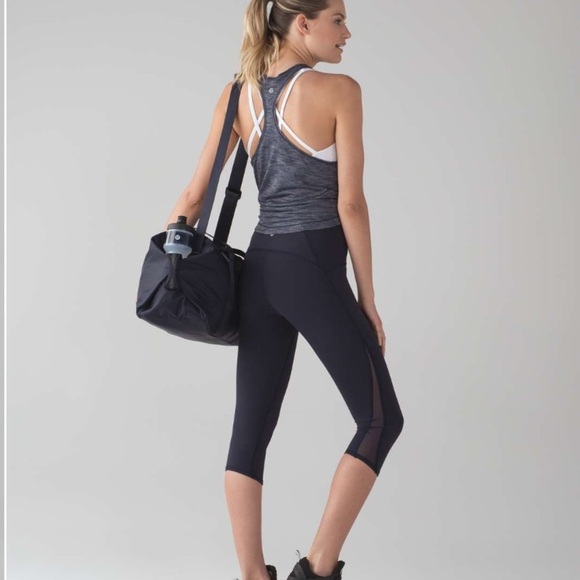 Lululemon Train Times Crop 17” Midnight Navy Size 4 - Picture 1 of 8